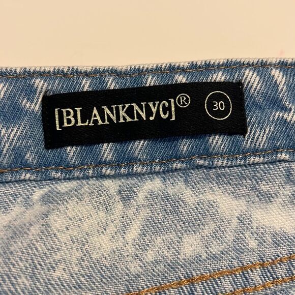 Blank NYC Denim Distressed Raw Hem Pockets Skirt Size 30 NWT - Picture 9 of 11